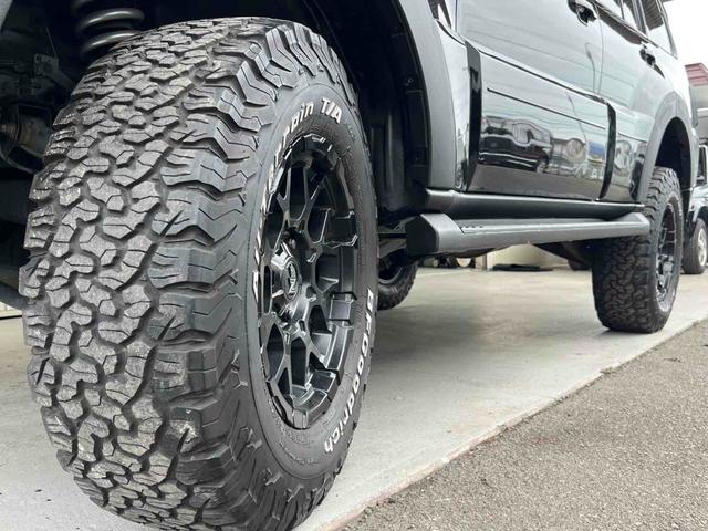 パジェロ ロング　エクシード　４ＷＤ　２インチリフトアップ　ＢＦグッドリッチタイヤ　ＮＩＴＲＯ　ＰＯＷＥＲ１７インチＡＷ　ブラックアウト　インナーブラック　Ｒスポイラー　テールランプカバー　ナビ　Ｂカメラ　ＥＴＣ　クルコン（56枚目）