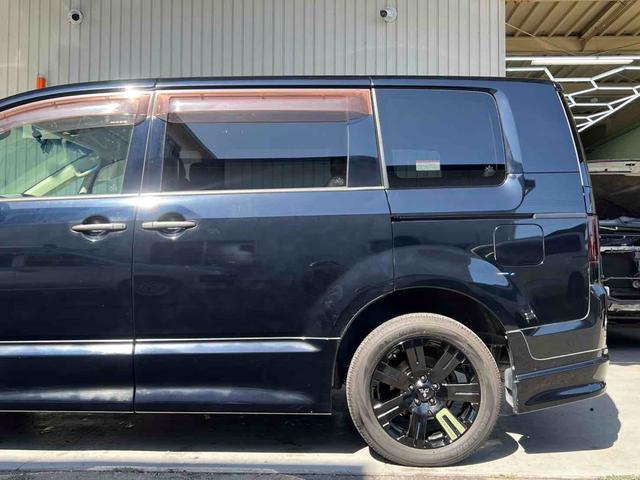 デリカＤ：５ ローデスト　Ｇ　パワーパッケージ　４ＷＤ　両側電動スライドドア　現行シャモニーブラック１８インチＡＷ　ブラックアウト　インナーブラック　スモークテール　レザー調シートカバー　フォグランプ　ナビ　バックカメラ　フルセグＴＶ　クルコン（44枚目）
