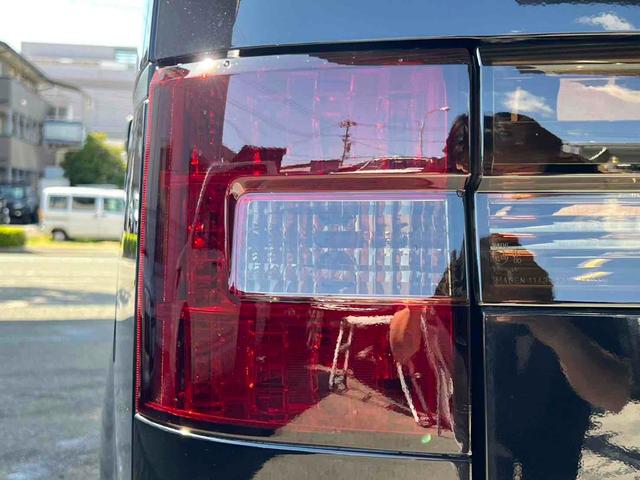 デリカＤ：５ ローデスト　Ｇ　パワーパッケージ　４ＷＤ　両側電動スライドドア　現行シャモニーブラック１８インチＡＷ　ブラックアウト　インナーブラック　スモークテール　レザー調シートカバー　フォグランプ　ナビ　バックカメラ　フルセグＴＶ　クルコン（51枚目）