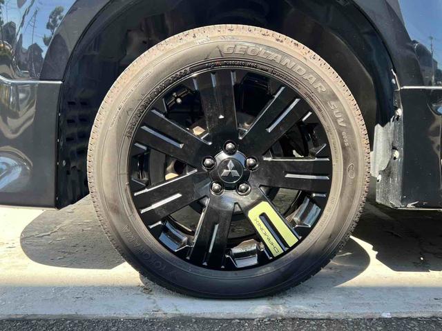 デリカＤ：５ ローデスト　Ｇ　パワーパッケージ　４ＷＤ　両側電動スライドドア　現行シャモニーブラック１８インチＡＷ　ブラックアウト　インナーブラック　スモークテール　レザー調シートカバー　フォグランプ　ナビ　バックカメラ　フルセグＴＶ　クルコン（54枚目）