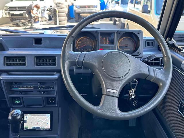 パジェロ XL 後期 ディーゼルターボ フロア5速MT BFグッドリッチタイヤ25年製造 ショート&ナローボディ 純正15インチAW メッキバンパー LEDヘッドライト PS AC PW 三角窓 コーティング施工済(3枚目)