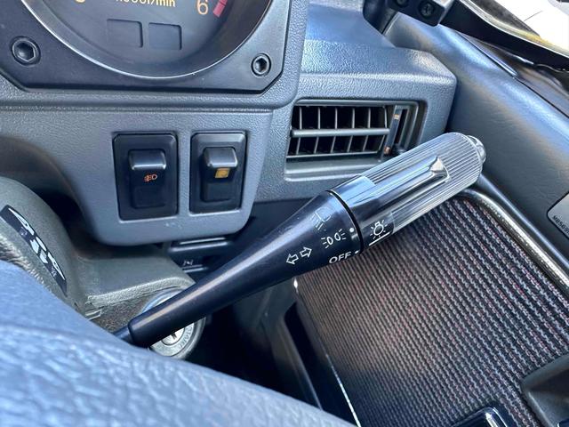 パジェロ XL 後期 ディーゼルターボ フロア5速MT BFグッドリッチタイヤ25年製造 ショート&ナローボディ 純正15インチAW メッキバンパー LEDヘッドライト PS AC PW 三角窓 コーティング施工済(10枚目)