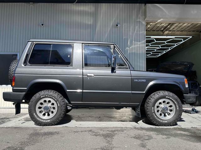 パジェロ XL 後期 ディーゼルターボ フロア5速MT BFグッドリッチタイヤ25年製造 ショート&ナローボディ 純正15インチAW メッキバンパー LEDヘッドライト PS AC PW 三角窓 コーティング施工済(15枚目)