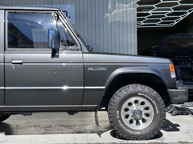 パジェロ XL 後期 ディーゼルターボ フロア5速MT BFグッドリッチタイヤ25年製造 ショート&ナローボディ 純正15インチAW メッキバンパー LEDヘッドライト PS AC PW 三角窓 コーティング施工済(21枚目)