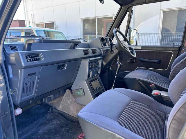 パジェロ XL 後期 ディーゼルターボ フロア5速MT BFグッドリッチタイヤ25年製造 ショート&ナローボディ 純正15インチAW メッキバンパー LEDヘッドライト PS AC PW 三角窓 コーティング施工済(25枚目)