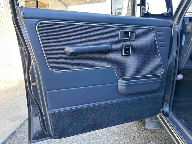 パジェロ XL 後期 ディーゼルターボ フロア5速MT BFグッドリッチタイヤ25年製造 ショート&ナローボディ 純正15インチAW メッキバンパー LEDヘッドライト PS AC PW 三角窓 コーティング施工済(27枚目)