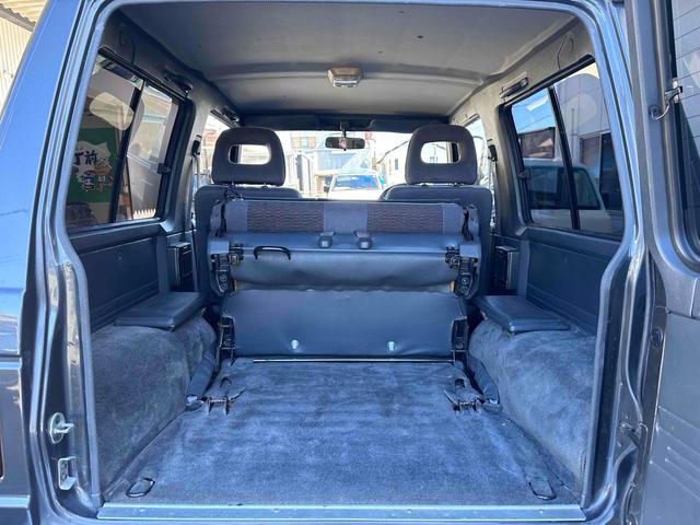 パジェロ XL 後期 ディーゼルターボ フロア5速MT BFグッドリッチタイヤ25年製造 ショート&ナローボディ 純正15インチAW メッキバンパー LEDヘッドライト PS AC PW 三角窓 コーティング施工済(32枚目)