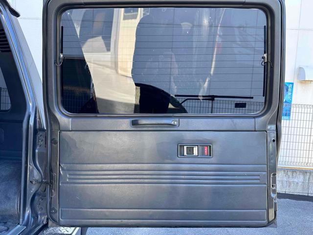 パジェロ XL 後期 ディーゼルターボ フロア5速MT BFグッドリッチタイヤ25年製造 ショート&ナローボディ 純正15インチAW メッキバンパー LEDヘッドライト PS AC PW 三角窓 コーティング施工済(34枚目)