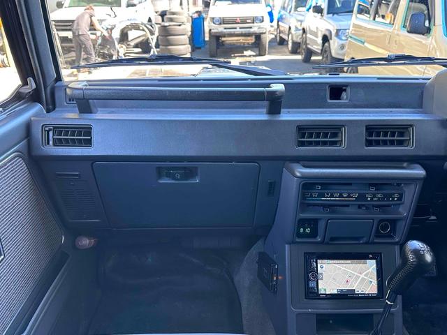 パジェロ XL 後期 ディーゼルターボ フロア5速MT BFグッドリッチタイヤ25年製造 ショート&ナローボディ 純正15インチAW メッキバンパー LEDヘッドライト PS AC PW 三角窓 コーティング施工済(36枚目)