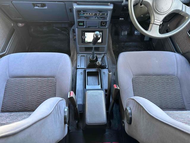 パジェロ XL 後期 ディーゼルターボ フロア5速MT BFグッドリッチタイヤ25年製造 ショート&ナローボディ 純正15インチAW メッキバンパー LEDヘッドライト PS AC PW 三角窓 コーティング施工済(37枚目)