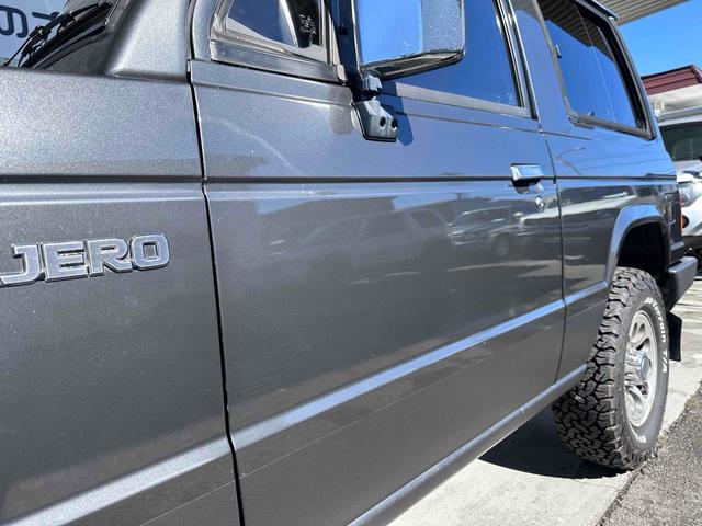 パジェロ XL 後期 ディーゼルターボ フロア5速MT BFグッドリッチタイヤ25年製造 ショート&ナローボディ 純正15インチAW メッキバンパー LEDヘッドライト PS AC PW 三角窓 コーティング施工済(44枚目)