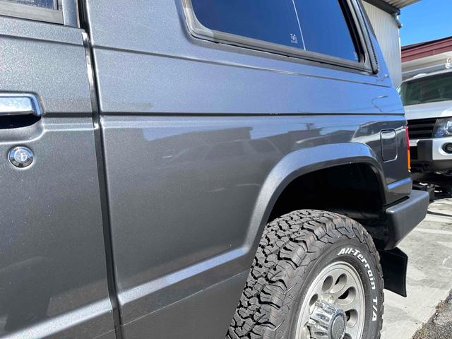 パジェロ XL 後期 ディーゼルターボ フロア5速MT BFグッドリッチタイヤ25年製造 ショート&ナローボディ 純正15インチAW メッキバンパー LEDヘッドライト PS AC PW 三角窓 コーティング施工済(45枚目)