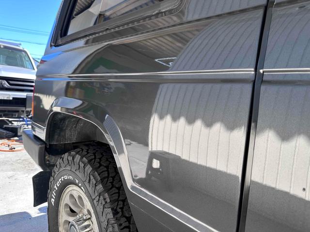 パジェロ XL 後期 ディーゼルターボ フロア5速MT BFグッドリッチタイヤ25年製造 ショート&ナローボディ 純正15インチAW メッキバンパー LEDヘッドライト PS AC PW 三角窓 コーティング施工済(49枚目)