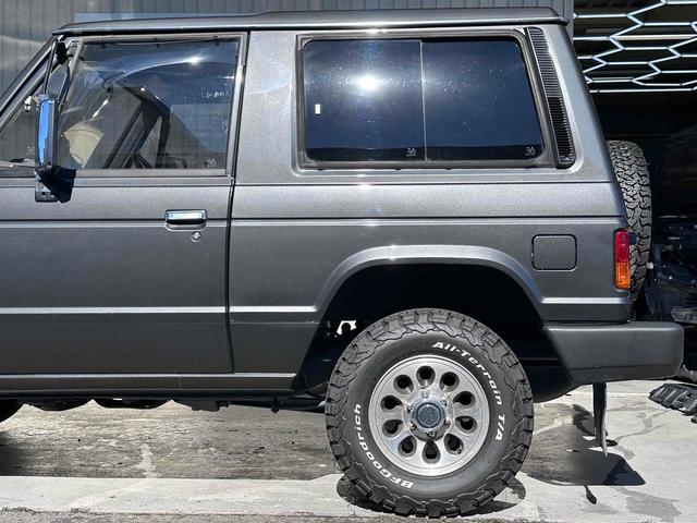 パジェロ XL 後期 ディーゼルターボ フロア5速MT BFグッドリッチタイヤ25年製造 ショート&ナローボディ 純正15インチAW メッキバンパー LEDヘッドライト PS AC PW 三角窓 コーティング施工済(57枚目)