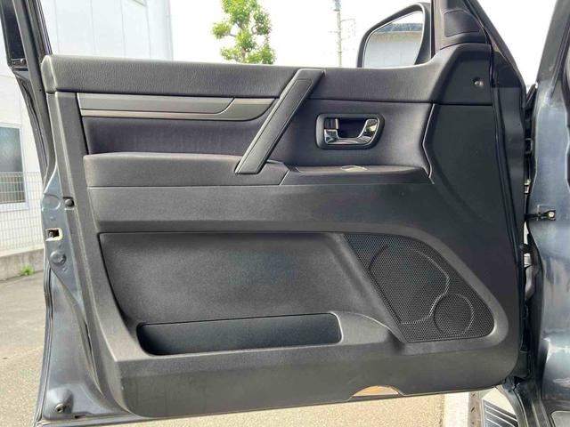 ご覧頂きまして誠に有難うございます!!是非ご来店して頂き、実際にご覧になって頂ければと思います。お客様からのご連絡をスタッフ一同、心よりお待ちしております