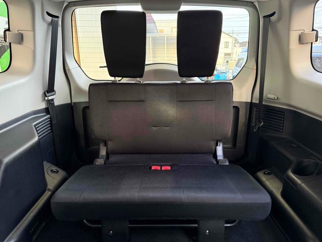 パジェロ ロング　ＺＲ　フロア５速ＭＴ　２インチリフトアップ　ブラックアウト　背面レス仕様　Ｒスポイラー　ルーフレール　ＢＦグッドリッチタイヤ　１７インチＡＷ　ナローボディ　サイドステップ　インナーブラック　Ｆフォグ　７人乗（15枚目）