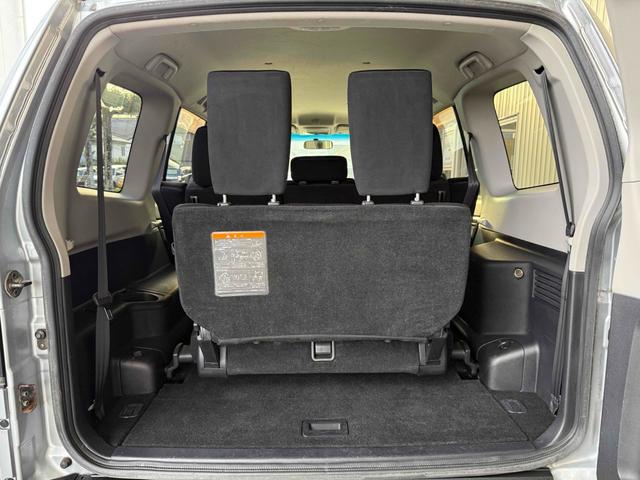 パジェロ ロング　ＺＲ　フロア５速ＭＴ　２インチリフトアップ　ブラックアウト　背面レス仕様　Ｒスポイラー　ルーフレール　ＢＦグッドリッチタイヤ　１７インチＡＷ　ナローボディ　サイドステップ　インナーブラック　Ｆフォグ　７人乗（16枚目）