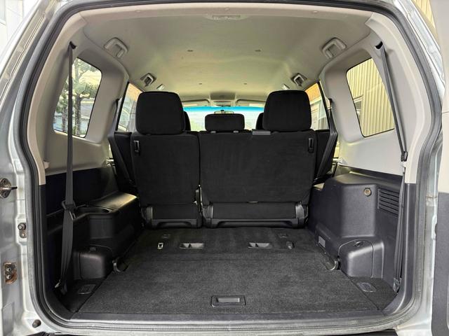 パジェロ ロング　ＺＲ　フロア５速ＭＴ　２インチリフトアップ　ブラックアウト　背面レス仕様　Ｒスポイラー　ルーフレール　ＢＦグッドリッチタイヤ　１７インチＡＷ　ナローボディ　サイドステップ　インナーブラック　Ｆフォグ　７人乗（17枚目）