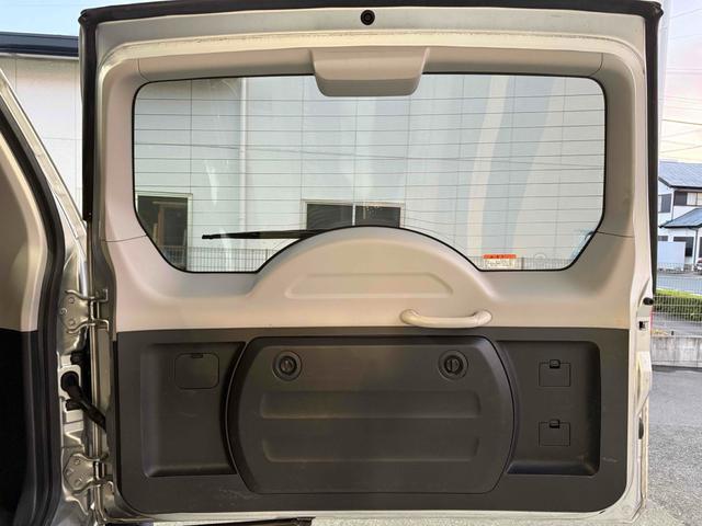 パジェロ ロング　ＺＲ　フロア５速ＭＴ　２インチリフトアップ　ブラックアウト　背面レス仕様　Ｒスポイラー　ルーフレール　ＢＦグッドリッチタイヤ　１７インチＡＷ　ナローボディ　サイドステップ　インナーブラック　Ｆフォグ　７人乗（19枚目）