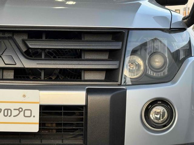 パジェロ ロング　ＺＲ　フロア５速ＭＴ　２インチリフトアップ　ブラックアウト　背面レス仕様　Ｒスポイラー　ルーフレール　ＢＦグッドリッチタイヤ　１７インチＡＷ　ナローボディ　サイドステップ　インナーブラック　Ｆフォグ　７人乗（43枚目）