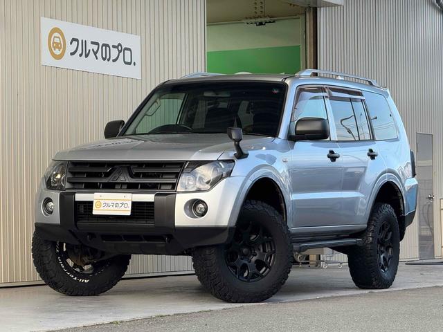 パジェロ ロング　ＺＲ　フロア５速ＭＴ　２インチリフトアップ　ブラックアウト　背面レス仕様　Ｒスポイラー　ルーフレール　ＢＦグッドリッチタイヤ　１７インチＡＷ　ナローボディ　サイドステップ　インナーブラック　Ｆフォグ　７人乗（53枚目）