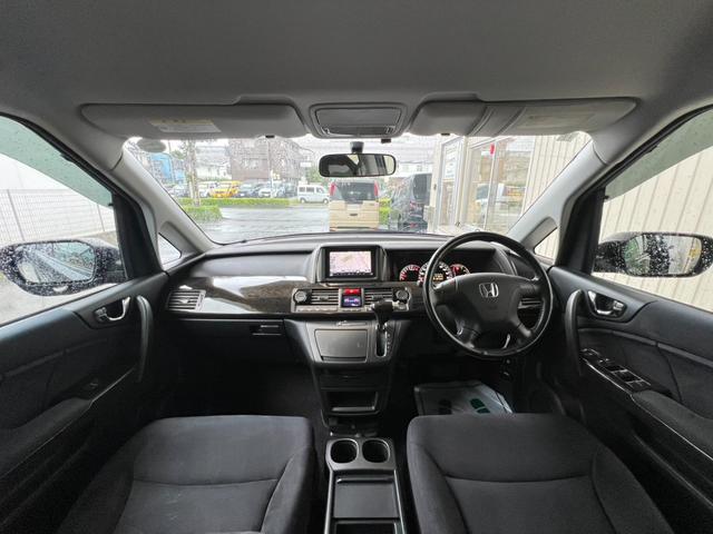 エリシオン Ｇエアロ　パワースライドドアドア　ブラックアウトカスタム　インナーブラック　純正１７インチＡＷブラック塗装　テールランプスモーク塗装　ＨＩＤヘッドライト　キーレスエントリー　ナビ　Ｂカメラ　ＥＴＣ　オートライト（3枚目）