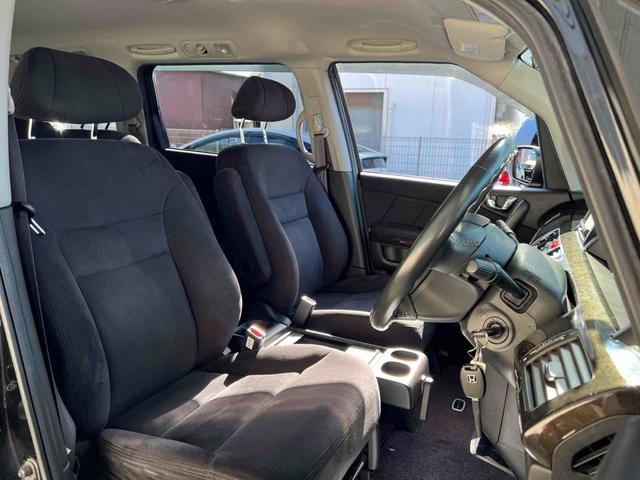 エリシオン Ｇエアロ　パワースライドドアドア　ブラックアウトカスタム　インナーブラック　純正１７インチＡＷブラック塗装　テールランプスモーク塗装　ＨＩＤヘッドライト　キーレスエントリー　ナビ　Ｂカメラ　ＥＴＣ　オートライト（5枚目）