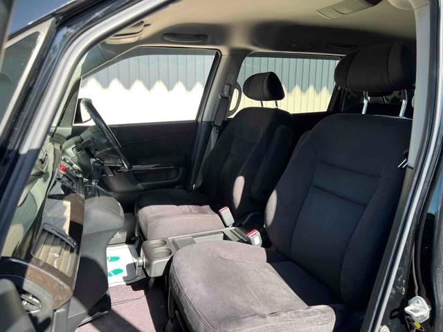 エリシオン Ｇエアロ　パワースライドドアドア　ブラックアウトカスタム　インナーブラック　純正１７インチＡＷブラック塗装　テールランプスモーク塗装　ＨＩＤヘッドライト　キーレスエントリー　ナビ　Ｂカメラ　ＥＴＣ　オートライト（8枚目）