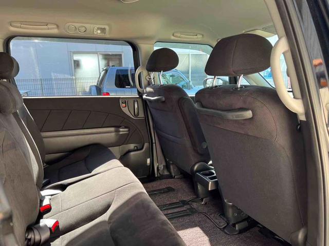 エリシオン Ｇエアロ　パワースライドドアドア　ブラックアウトカスタム　インナーブラック　純正１７インチＡＷブラック塗装　テールランプスモーク塗装　ＨＩＤヘッドライト　キーレスエントリー　ナビ　Ｂカメラ　ＥＴＣ　オートライト（10枚目）