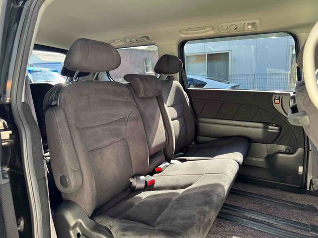 エリシオン Ｇエアロ　パワースライドドアドア　ブラックアウトカスタム　インナーブラック　純正１７インチＡＷブラック塗装　テールランプスモーク塗装　ＨＩＤヘッドライト　キーレスエントリー　ナビ　Ｂカメラ　ＥＴＣ　オートライト（11枚目）