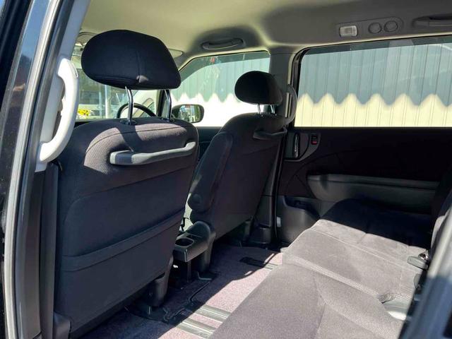 エリシオン Ｇエアロ　パワースライドドアドア　ブラックアウトカスタム　インナーブラック　純正１７インチＡＷブラック塗装　テールランプスモーク塗装　ＨＩＤヘッドライト　キーレスエントリー　ナビ　Ｂカメラ　ＥＴＣ　オートライト（12枚目）