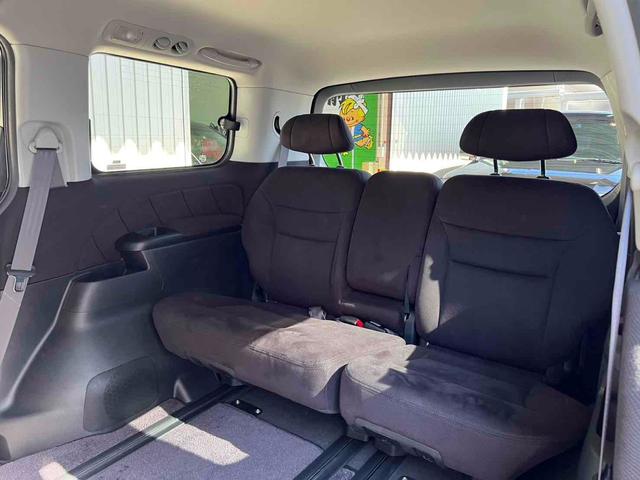 エリシオン Ｇエアロ　パワースライドドアドア　ブラックアウトカスタム　インナーブラック　純正１７インチＡＷブラック塗装　テールランプスモーク塗装　ＨＩＤヘッドライト　キーレスエントリー　ナビ　Ｂカメラ　ＥＴＣ　オートライト（16枚目）