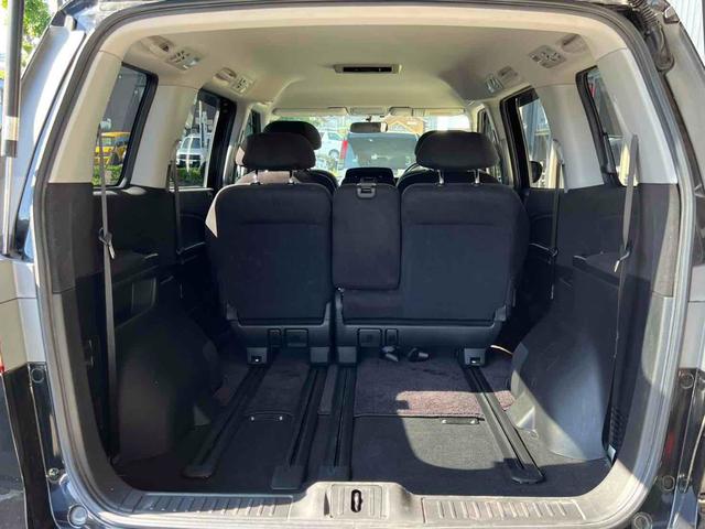 エリシオン Ｇエアロ　パワースライドドアドア　ブラックアウトカスタム　インナーブラック　純正１７インチＡＷブラック塗装　テールランプスモーク塗装　ＨＩＤヘッドライト　キーレスエントリー　ナビ　Ｂカメラ　ＥＴＣ　オートライト（19枚目）