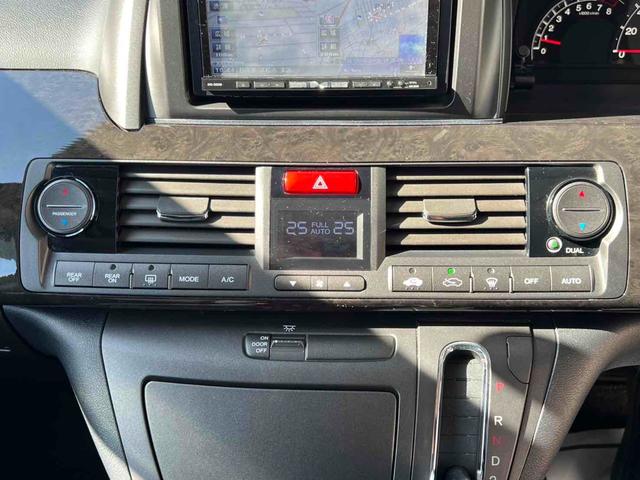 エリシオン Ｇエアロ　パワースライドドアドア　ブラックアウトカスタム　インナーブラック　純正１７インチＡＷブラック塗装　テールランプスモーク塗装　ＨＩＤヘッドライト　キーレスエントリー　ナビ　Ｂカメラ　ＥＴＣ　オートライト（25枚目）