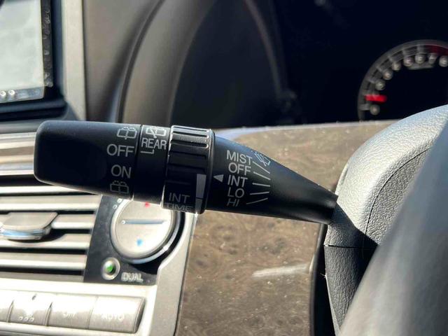 エリシオン Ｇエアロ　パワースライドドアドア　ブラックアウトカスタム　インナーブラック　純正１７インチＡＷブラック塗装　テールランプスモーク塗装　ＨＩＤヘッドライト　キーレスエントリー　ナビ　Ｂカメラ　ＥＴＣ　オートライト（26枚目）