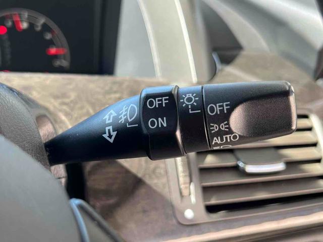 エリシオン Ｇエアロ　パワースライドドアドア　ブラックアウトカスタム　インナーブラック　純正１７インチＡＷブラック塗装　テールランプスモーク塗装　ＨＩＤヘッドライト　キーレスエントリー　ナビ　Ｂカメラ　ＥＴＣ　オートライト（27枚目）