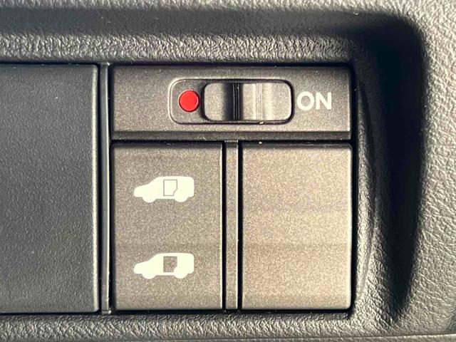 エリシオン Ｇエアロ　パワースライドドアドア　ブラックアウトカスタム　インナーブラック　純正１７インチＡＷブラック塗装　テールランプスモーク塗装　ＨＩＤヘッドライト　キーレスエントリー　ナビ　Ｂカメラ　ＥＴＣ　オートライト（28枚目）