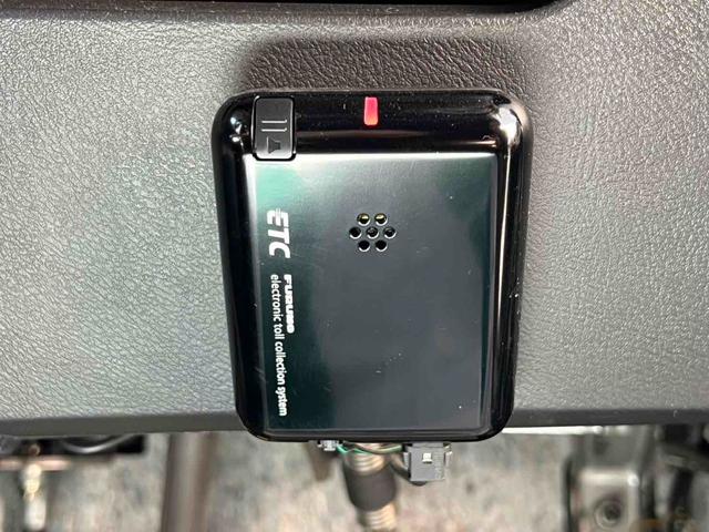 エリシオン Ｇエアロ　パワースライドドアドア　ブラックアウトカスタム　インナーブラック　純正１７インチＡＷブラック塗装　テールランプスモーク塗装　ＨＩＤヘッドライト　キーレスエントリー　ナビ　Ｂカメラ　ＥＴＣ　オートライト（29枚目）