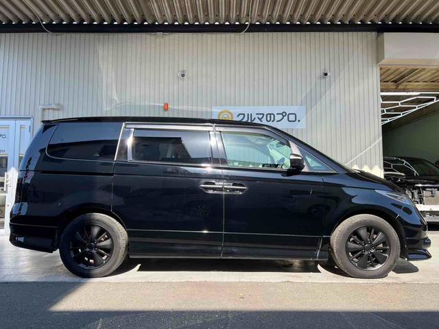 エリシオン Ｇエアロ　パワースライドドアドア　ブラックアウトカスタム　インナーブラック　純正１７インチＡＷブラック塗装　テールランプスモーク塗装　ＨＩＤヘッドライト　キーレスエントリー　ナビ　Ｂカメラ　ＥＴＣ　オートライト（36枚目）