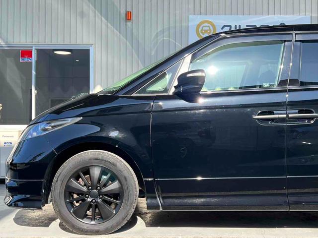 エリシオン Ｇエアロ　パワースライドドアドア　ブラックアウトカスタム　インナーブラック　純正１７インチＡＷブラック塗装　テールランプスモーク塗装　ＨＩＤヘッドライト　キーレスエントリー　ナビ　Ｂカメラ　ＥＴＣ　オートライト（42枚目）