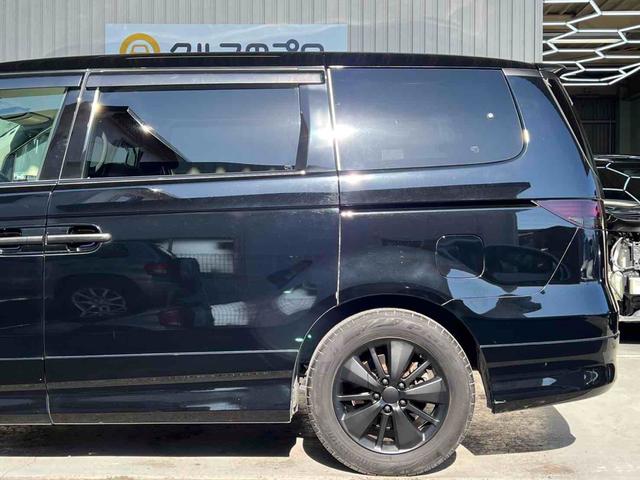 エリシオン Ｇエアロ　パワースライドドアドア　ブラックアウトカスタム　インナーブラック　純正１７インチＡＷブラック塗装　テールランプスモーク塗装　ＨＩＤヘッドライト　キーレスエントリー　ナビ　Ｂカメラ　ＥＴＣ　オートライト（43枚目）