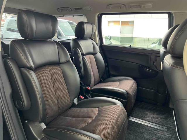 エルグランド ２５０ハイウェイスター　７人乗り　ウォークスルー　インナーブラック　スモークテールランプ　ブラック塗装アルミホイール　ナビ　フルセグ　バックカメラ　ドライブレコーダー　ビルトインＥＴＣ　左側パワースライドドア　キセノンライト（11枚目）