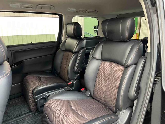 エルグランド ２５０ハイウェイスター　７人乗り　ウォークスルー　インナーブラック　スモークテールランプ　ブラック塗装アルミホイール　ナビ　フルセグ　バックカメラ　ドライブレコーダー　ビルトインＥＴＣ　左側パワースライドドア　キセノンライト（13枚目）