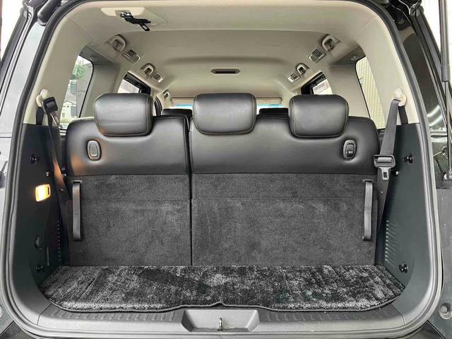 エルグランド ２５０ハイウェイスター　７人乗り　ウォークスルー　インナーブラック　スモークテールランプ　ブラック塗装アルミホイール　ナビ　フルセグ　バックカメラ　ドライブレコーダー　ビルトインＥＴＣ　左側パワースライドドア　キセノンライト（16枚目）