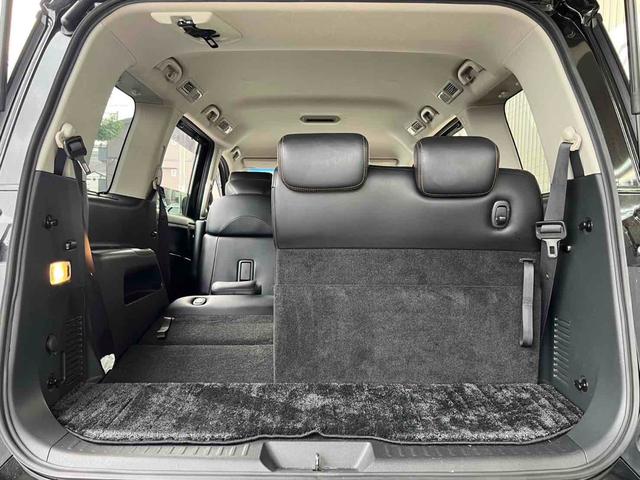 エルグランド ２５０ハイウェイスター　７人乗り　ウォークスルー　インナーブラック　スモークテールランプ　ブラック塗装アルミホイール　ナビ　フルセグ　バックカメラ　ドライブレコーダー　ビルトインＥＴＣ　左側パワースライドドア　キセノンライト（17枚目）