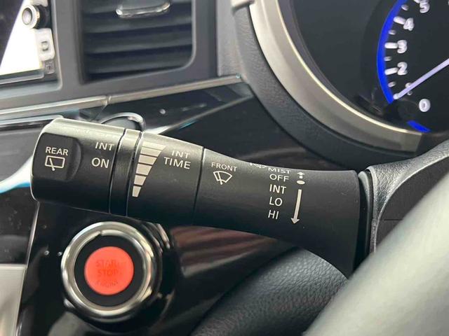 エルグランド ２５０ハイウェイスター　７人乗り　ウォークスルー　インナーブラック　スモークテールランプ　ブラック塗装アルミホイール　ナビ　フルセグ　バックカメラ　ドライブレコーダー　ビルトインＥＴＣ　左側パワースライドドア　キセノンライト（28枚目）