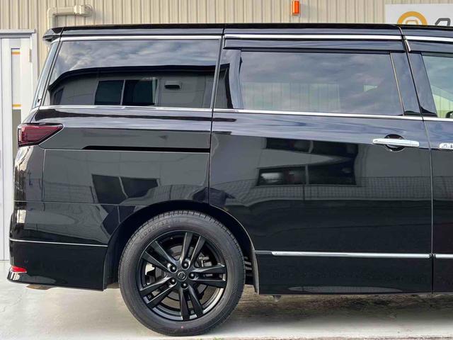 エルグランド ２５０ハイウェイスター　７人乗り　ウォークスルー　インナーブラック　スモークテールランプ　ブラック塗装アルミホイール　ナビ　フルセグ　バックカメラ　ドライブレコーダー　ビルトインＥＴＣ　左側パワースライドドア　キセノンライト（48枚目）