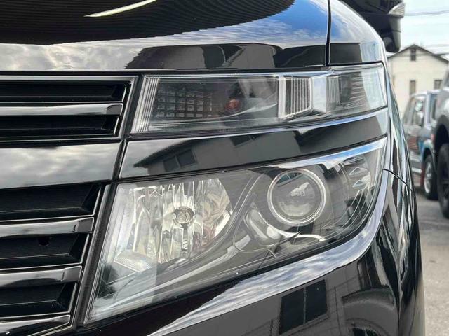 エルグランド ２５０ハイウェイスター　７人乗り　ウォークスルー　インナーブラック　スモークテールランプ　ブラック塗装アルミホイール　ナビ　フルセグ　バックカメラ　ドライブレコーダー　ビルトインＥＴＣ　左側パワースライドドア　キセノンライト（49枚目）