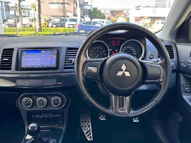 ランサー ＧＳＲエボリューションＸ　フロア５速ＭＴ　ＲＥＣＡＲＯシート　ｂｒｅｍｂｏキャリパー　ＴＥＩＮ車高調　減衰力コントローラー　大型Ｒスポイラー　純正１８インチＡＷ　ナビ＆ＴＶ　ＥＴＣ２．０　ＡＷＣ　ＨＩＤライト　スマートキー（3枚目）