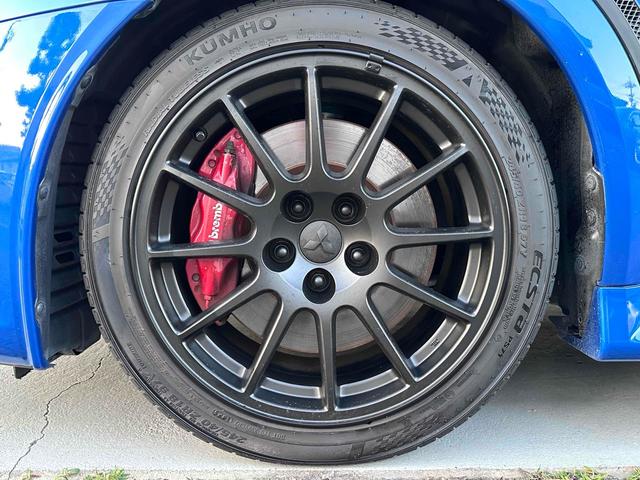 ランサー ＧＳＲエボリューションＸ　フロア５速ＭＴ　ＲＥＣＡＲＯシート　ｂｒｅｍｂｏキャリパー　ＴＥＩＮ車高調　減衰力コントローラー　大型Ｒスポイラー　純正１８インチＡＷ　ナビ＆ＴＶ　ＥＴＣ２．０　ＡＷＣ　ＨＩＤライト　スマートキー（26枚目）